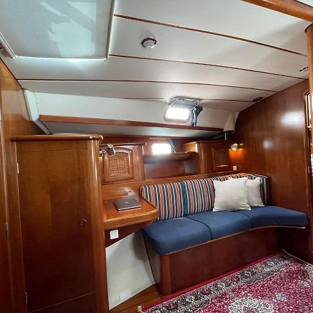 ホテルBeautiful And Comfortable Sailboat With Secure Parking Available バルセロナ エクステリア 写真