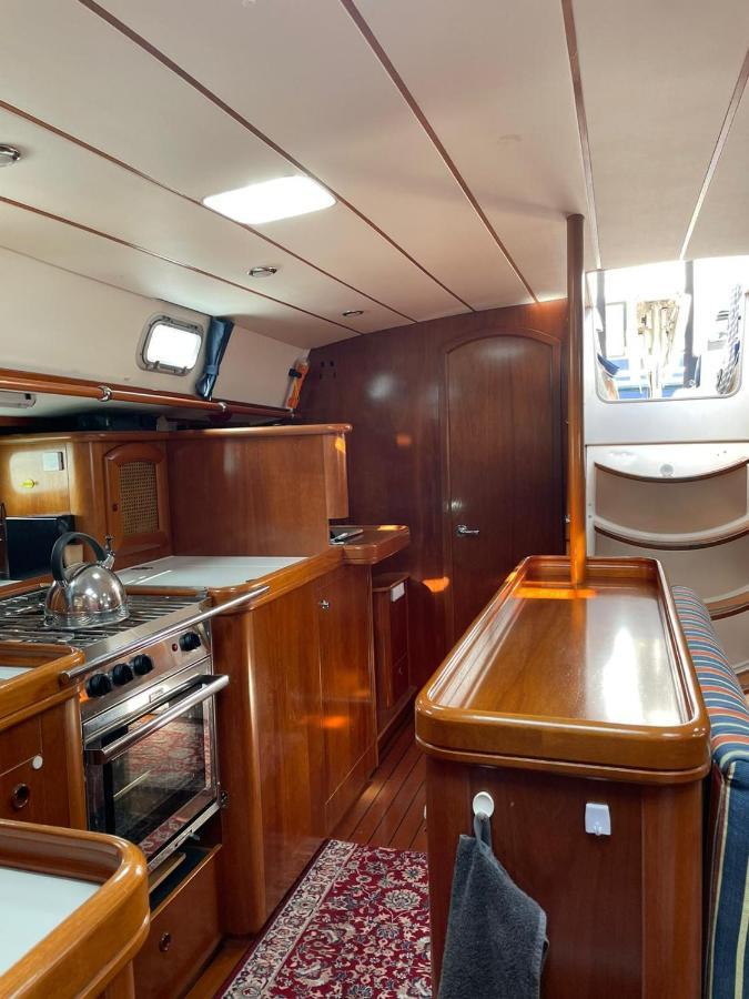 ホテルBeautiful And Comfortable Sailboat With Secure Parking Available バルセロナ エクステリア 写真