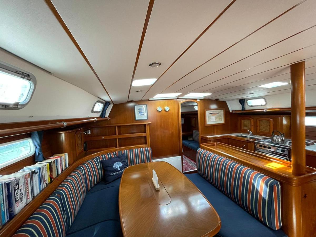 ホテルBeautiful And Comfortable Sailboat With Secure Parking Available バルセロナ エクステリア 写真