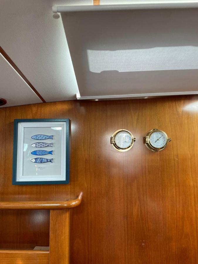ホテルBeautiful And Comfortable Sailboat With Secure Parking Available バルセロナ エクステリア 写真