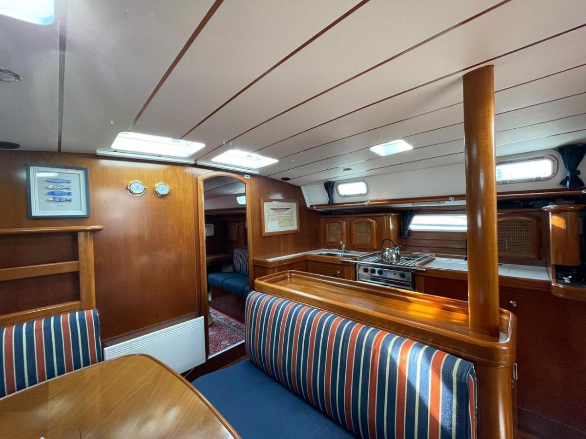 ホテルBeautiful And Comfortable Sailboat With Secure Parking Available バルセロナ エクステリア 写真