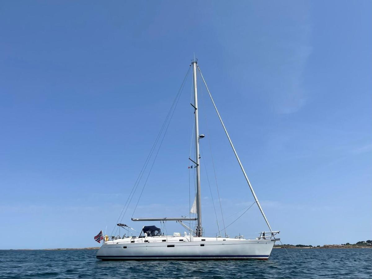 ホテルBeautiful And Comfortable Sailboat With Secure Parking Available バルセロナ エクステリア 写真