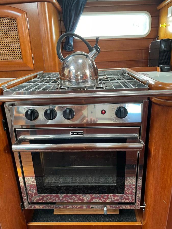 ホテルBeautiful And Comfortable Sailboat With Secure Parking Available バルセロナ エクステリア 写真