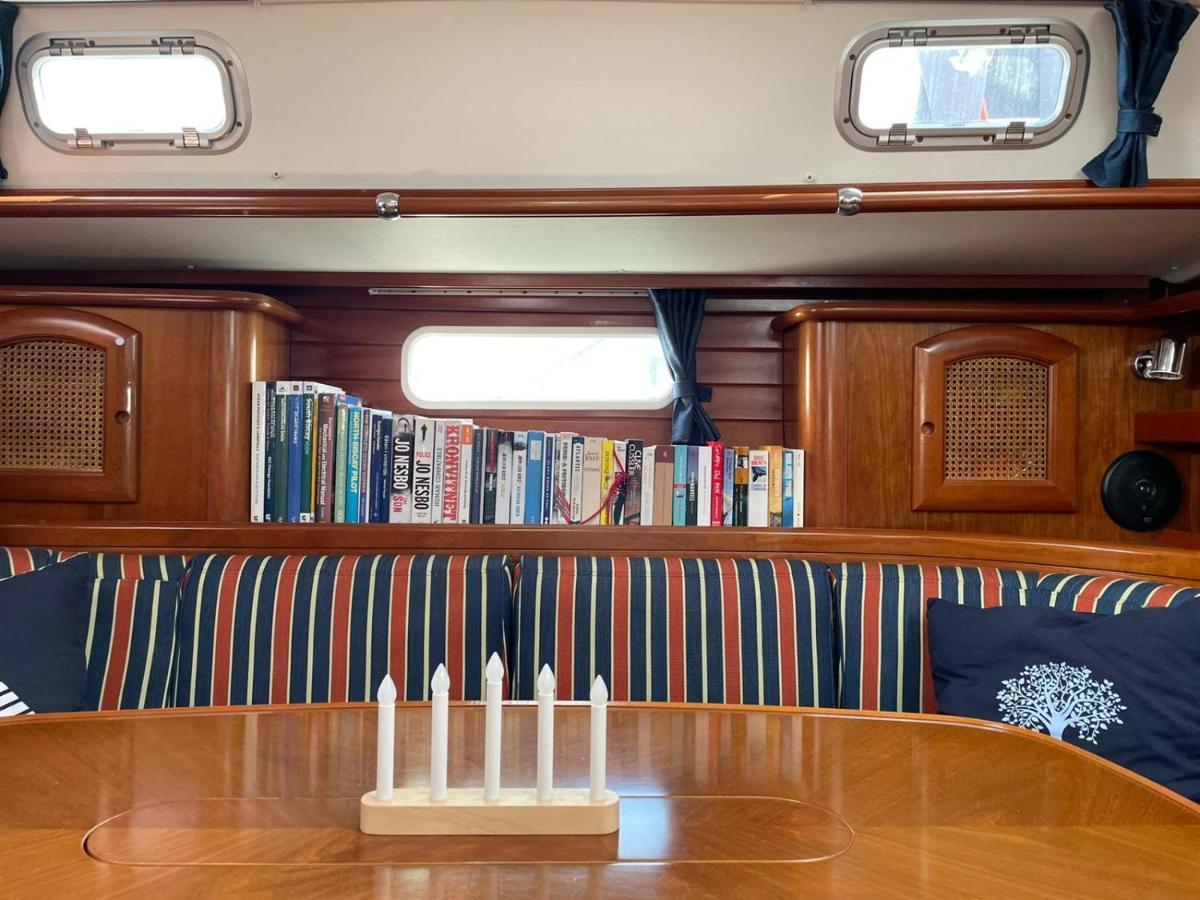 ホテルBeautiful And Comfortable Sailboat With Secure Parking Available バルセロナ エクステリア 写真